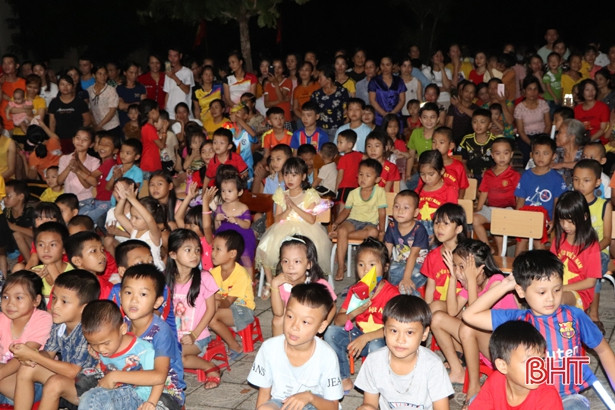 “Đêm hội trăng rằm” vui tươi của học sinh miền núi Hà Tĩnh