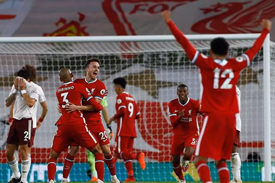 Vòng 3 Ngoại hạng Anh: Liverpool hạ gục Arsenal, thành Manchester chia nửa vui buồn