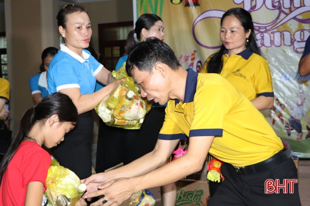 “Đêm hội trăng rằm” vui tươi của học sinh miền núi Hà Tĩnh