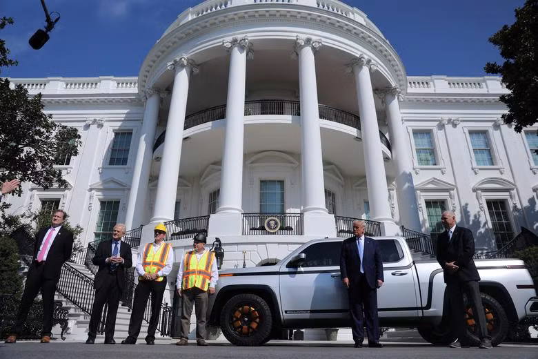 Nhìn lại một tuần làm việc bận rộn của ông Trump trước khi nhận kết quả nhiễm Covid-19