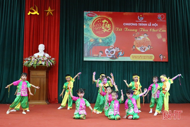 “Tết Trung thu cho em” trên quê hương anh hùng Lý Tự Trọng