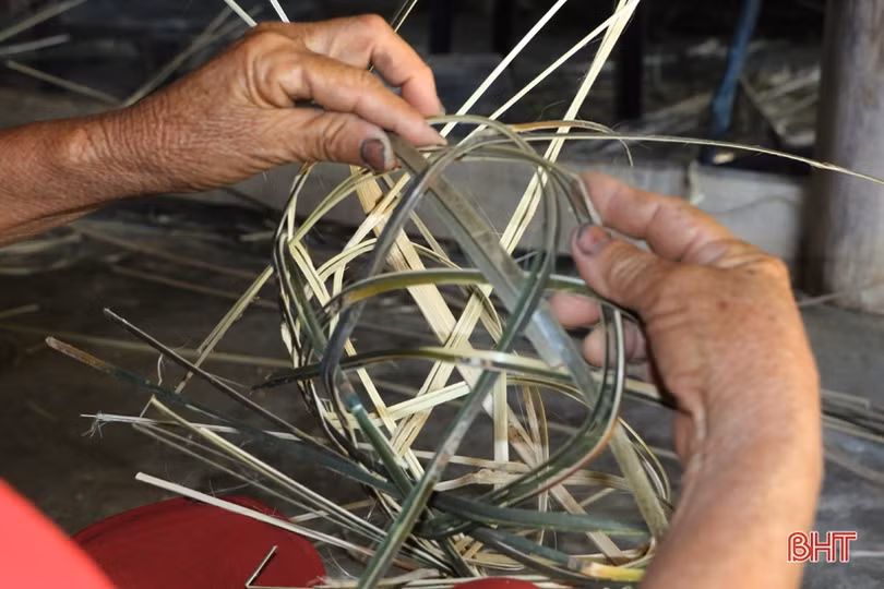 Hơn 40 năm giữ nghề đan kiềng ở Hà Tĩnh