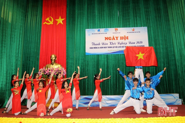 Trao tặng 15 mô hình sinh kế cho đoàn viên thanh niên thị xã Kỳ Anh