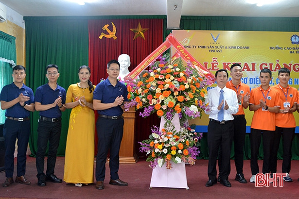 VinFast hợp tác đào tạo ngành cơ điện và công nghệ ô tô tại Hà Tĩnh