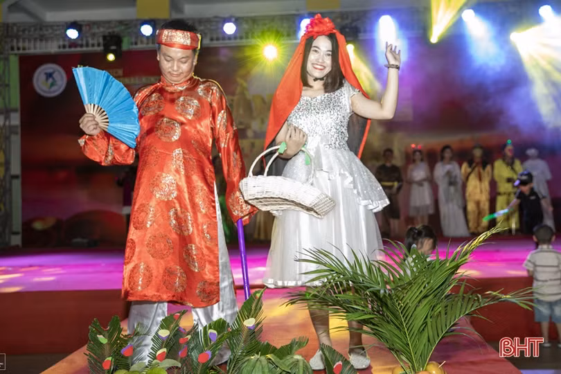 Phụ huynh Mầm non Trung Kiên hóa thân nhân vật cổ tích, mang niềm vui trung thu cho con