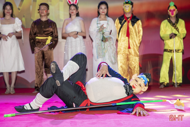 Phụ huynh Mầm non Trung Kiên hóa thân nhân vật cổ tích, mang niềm vui trung thu cho con