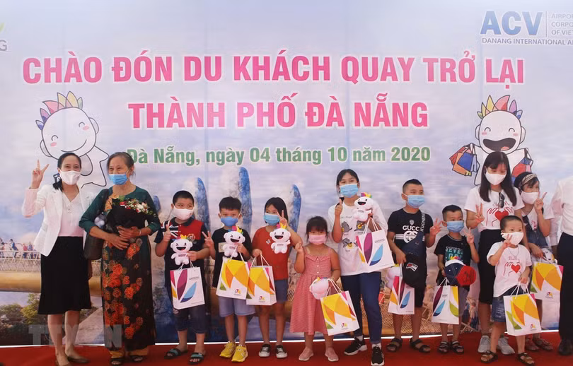 Đà Nẵng đón đoàn khách đầu tiên sau hơn 2 tháng tạm dừng du lịch