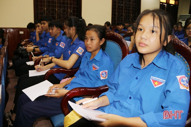 Gần 4.000 giáo viên, học sinh TX Kỳ Anh được bồi dưỡng chính trị và chuyên đề chủ nghĩa yêu nước