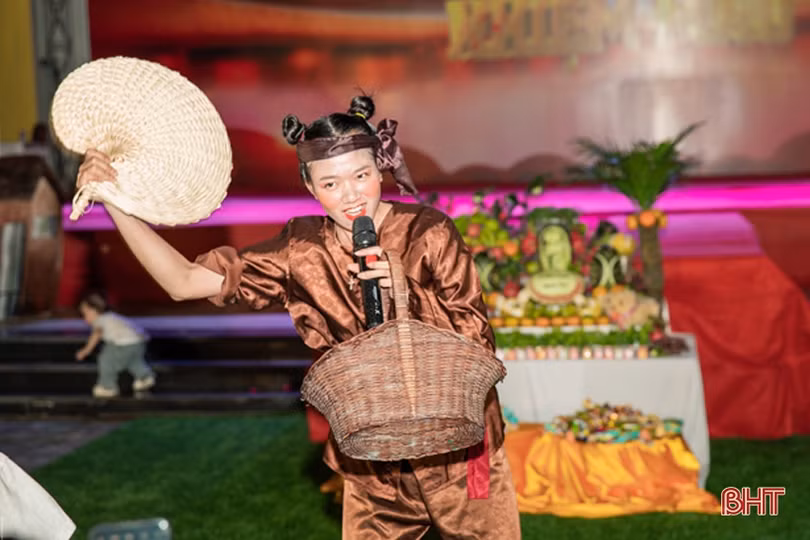 Phụ huynh Mầm non Trung Kiên hóa thân nhân vật cổ tích, mang niềm vui trung thu cho con