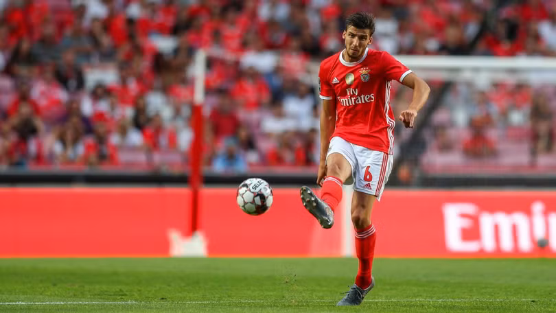 Man City chờ đợi gì ở hậu vệ đắt giá nhất lịch sử CLB?