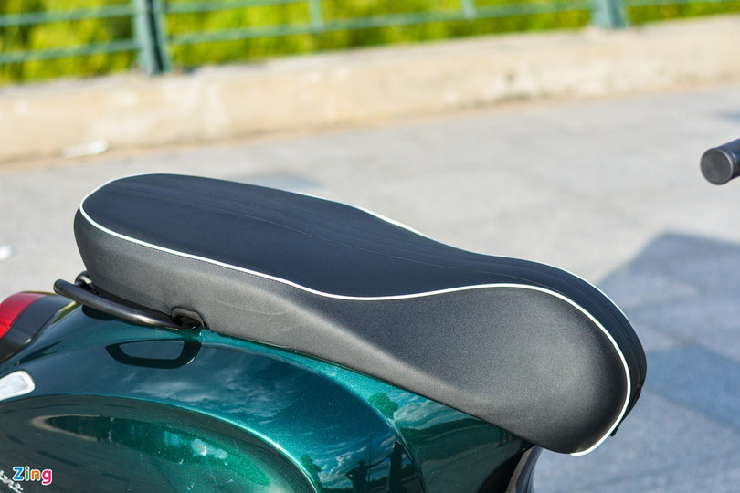 Chi tiết Vespa Sprint 150 Racing Sixties giá 94,9 triệu tại Việt Nam