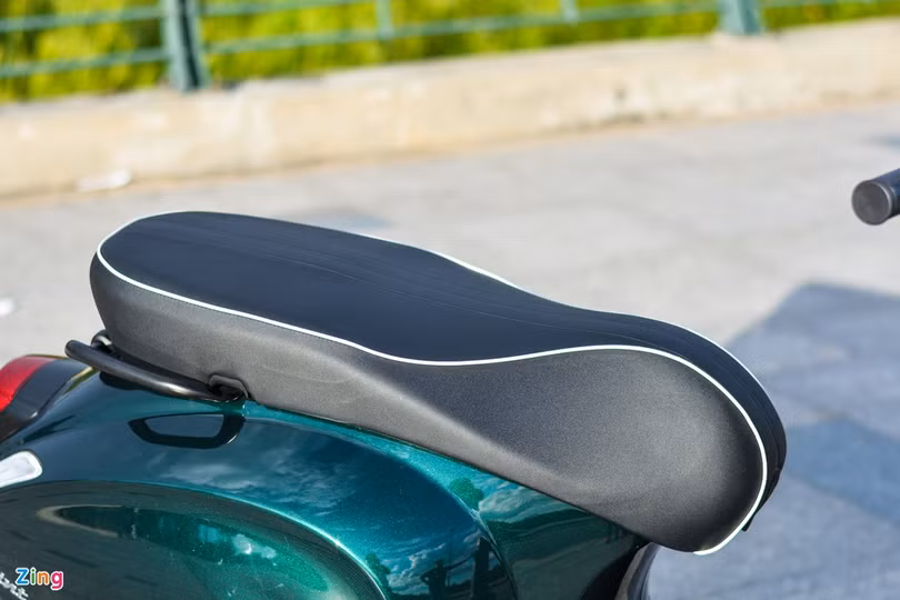 Chi tiết Vespa Sprint 150 Racing Sixties giá 94,9 triệu tại Việt Nam