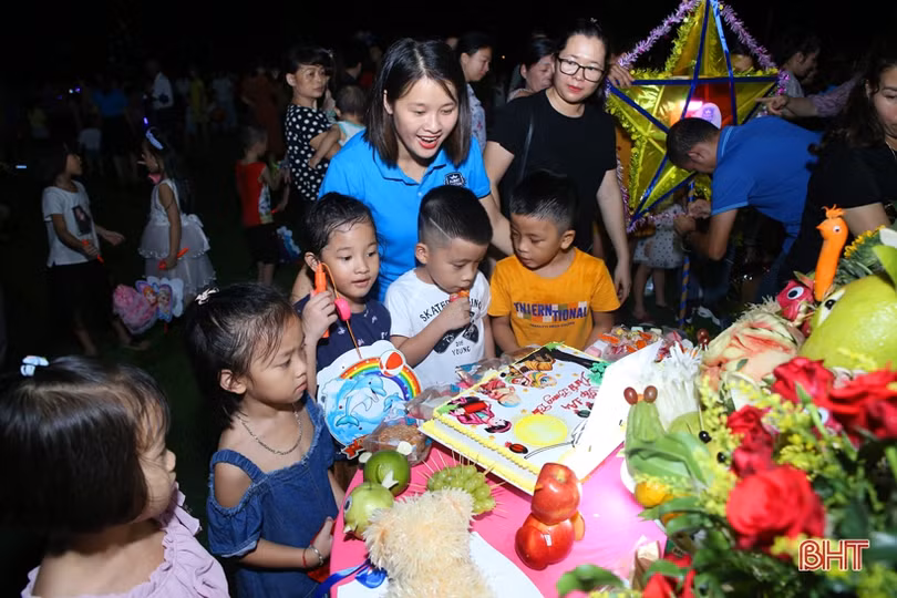 Đẹp mắt những mâm cỗ trung thu trong “Mùa trăng sum vầy” Trường Albert Einstein