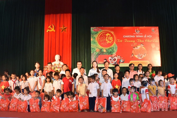 “Tết Trung thu cho em” trên quê hương anh hùng Lý Tự Trọng