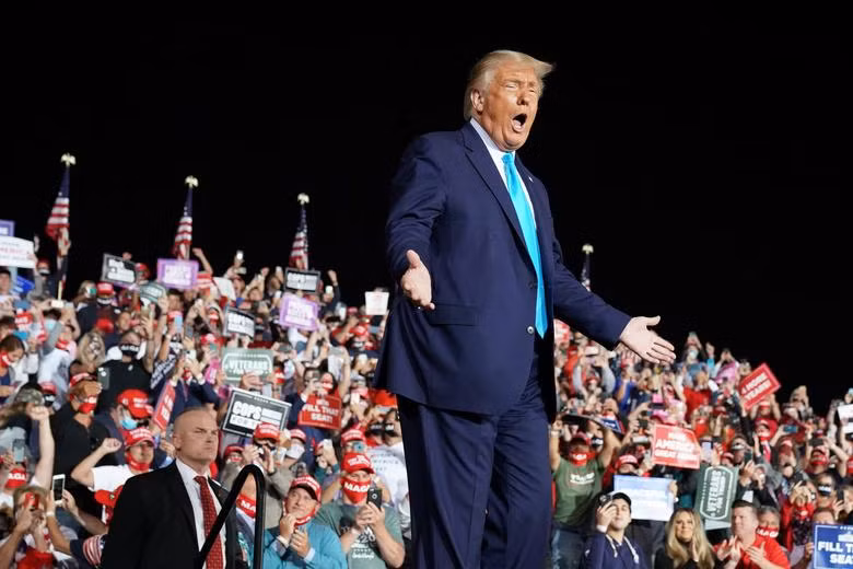 Nhìn lại một tuần làm việc bận rộn của ông Trump trước khi nhận kết quả nhiễm Covid-19