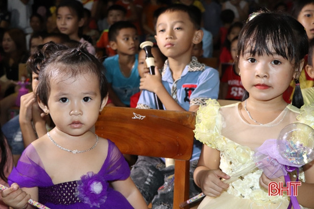 “Đêm hội trăng rằm” vui tươi của học sinh miền núi Hà Tĩnh