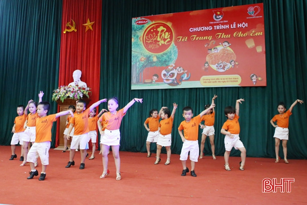 “Tết Trung thu cho em” trên quê hương anh hùng Lý Tự Trọng