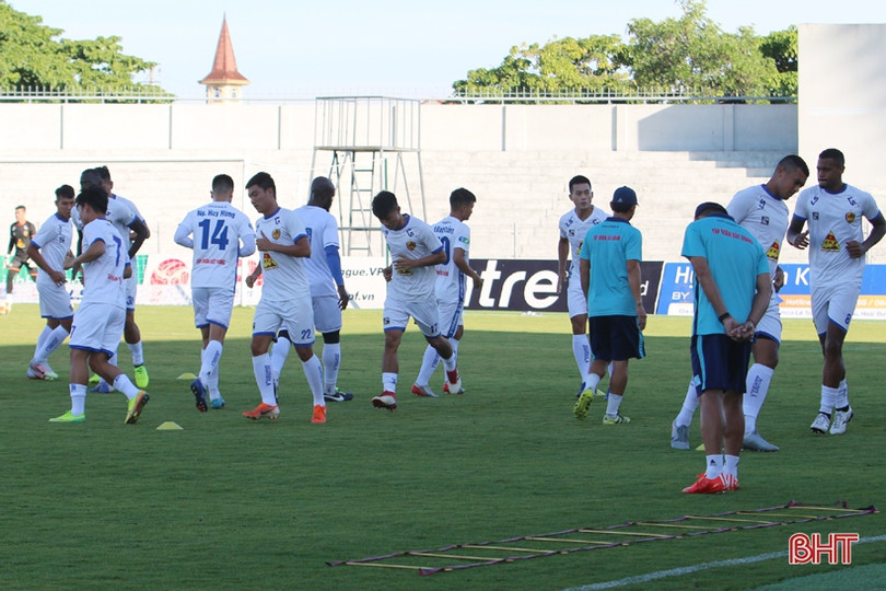 Quảng Nam làm quen sân, chuẩn bị cho trận gặp chủ nhà Hồng Lĩnh Hà Tĩnh