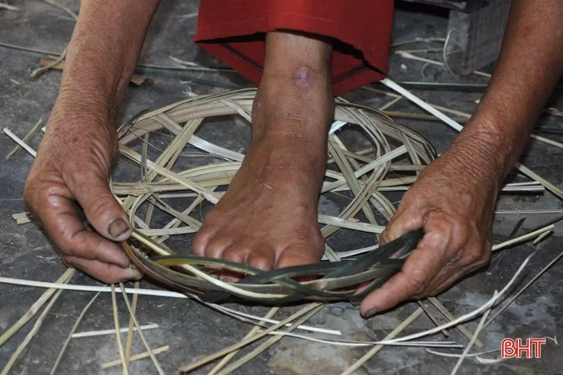 Hơn 40 năm giữ nghề đan kiềng ở Hà Tĩnh