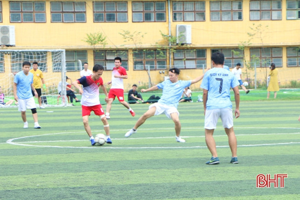 12 đội bóng tranh tài tại Giải Bóng chuyền nam doanh nhân huyện Đức Thọ 