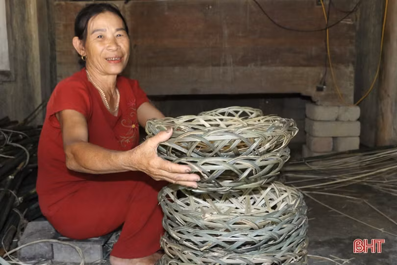 Hơn 40 năm giữ nghề đan kiềng ở Hà Tĩnh