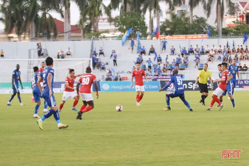 Thắng thuyết phục Quảng Nam 3-2, Hồng Lĩnh Hà Tĩnh chính thức vào top 8 V.League