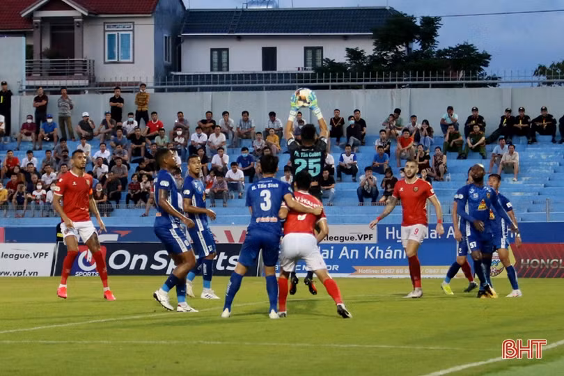 Thắng thuyết phục Quảng Nam 3-2, Hồng Lĩnh Hà Tĩnh chính thức vào top 8 V.League