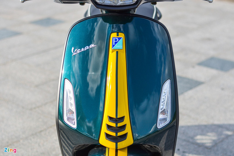 Chi tiết Vespa Sprint 150 Racing Sixties giá 94,9 triệu tại Việt Nam