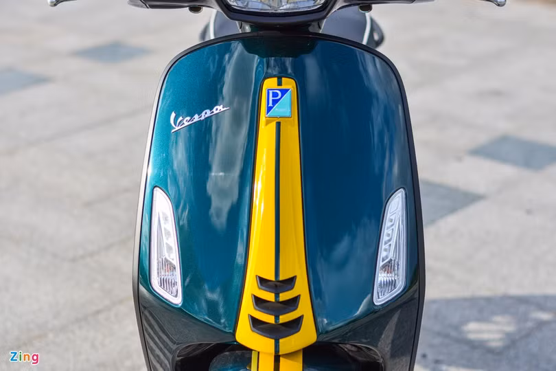 Chi tiết Vespa Sprint 150 Racing Sixties giá 94,9 triệu tại Việt Nam