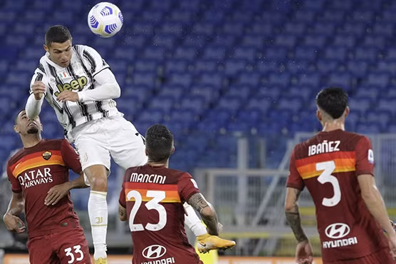 Ronaldo lập siêu phẩm: Bật cao, dừng trên không, ghi bàn ngoạn mục