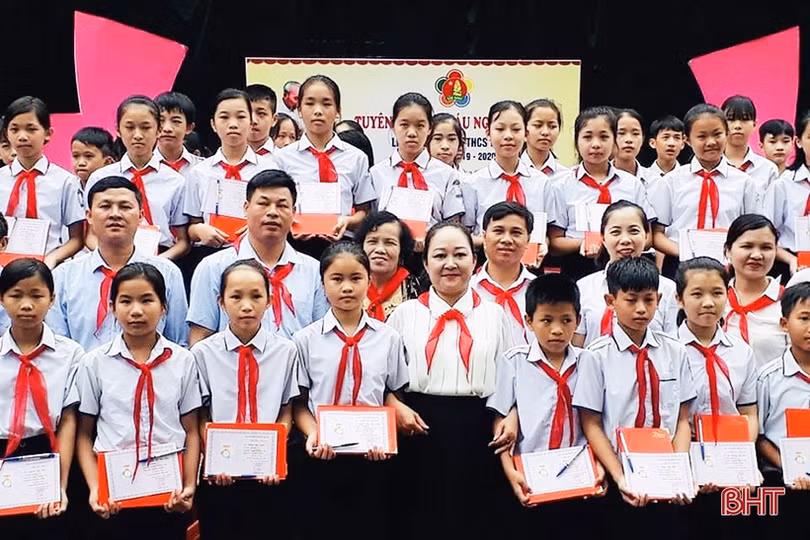 Cô hiệu trưởng ở xã miền núi Hà Tĩnh say mê xây “Trường học hạnh phúc”