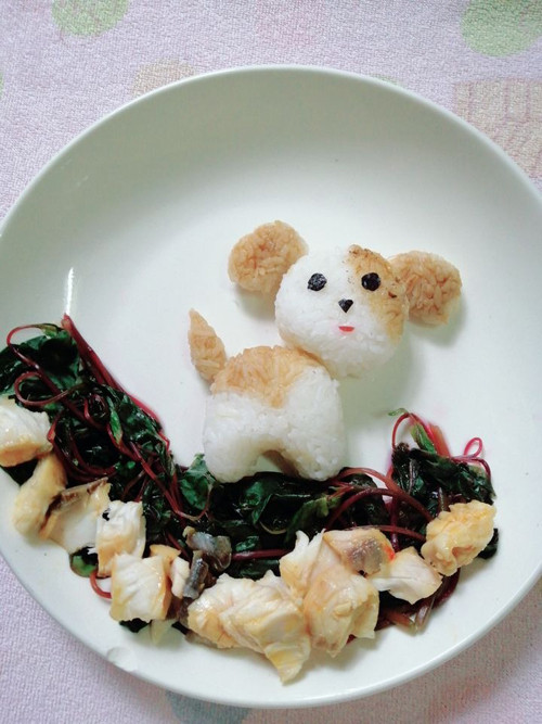 Mẹ “vẽ tranh” trên đĩa cơm cho con gái 2 tuổi