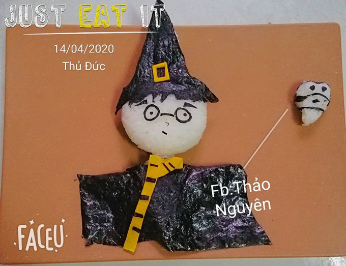 Mẹ “vẽ tranh” trên đĩa cơm cho con gái 2 tuổi