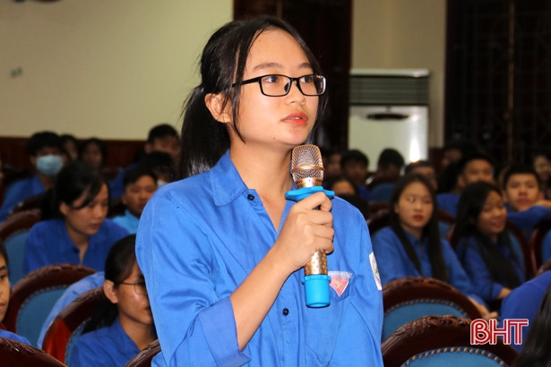 Trao tặng 15 mô hình sinh kế cho đoàn viên thanh niên thị xã Kỳ Anh