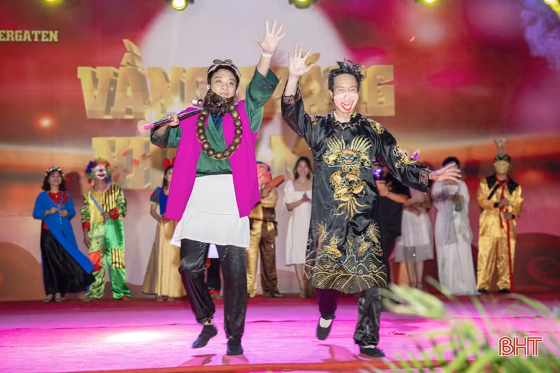 Phụ huynh Mầm non Trung Kiên hóa thân nhân vật cổ tích, mang niềm vui trung thu cho con