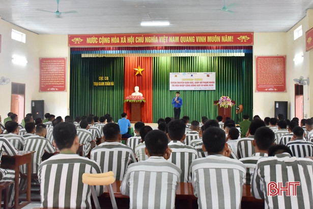 Phổ biến pháp luật, thông tin việc làm cho gần 200 phạm nhân ở Trạm giam Xuân Hà