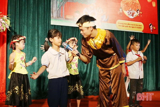 “Tết Trung thu cho em” trên quê hương anh hùng Lý Tự Trọng