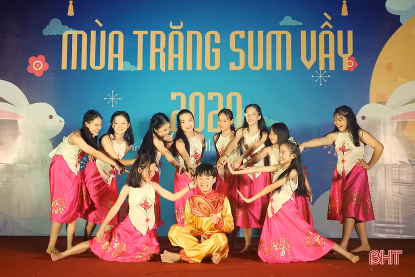 Đẹp mắt những mâm cỗ trung thu trong “Mùa trăng sum vầy” Trường Albert Einstein