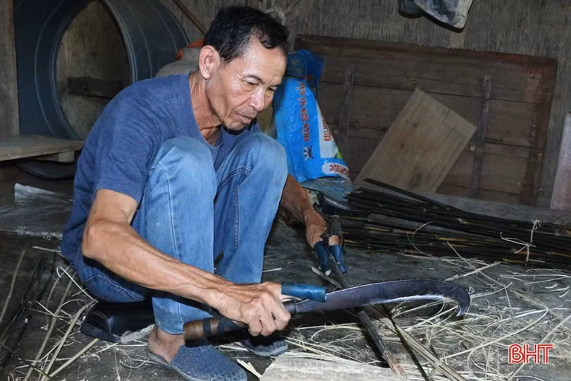 Hơn 40 năm giữ nghề đan kiềng ở Hà Tĩnh