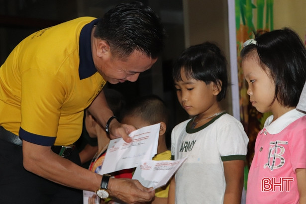 “Đêm hội trăng rằm” vui tươi của học sinh miền núi Hà Tĩnh