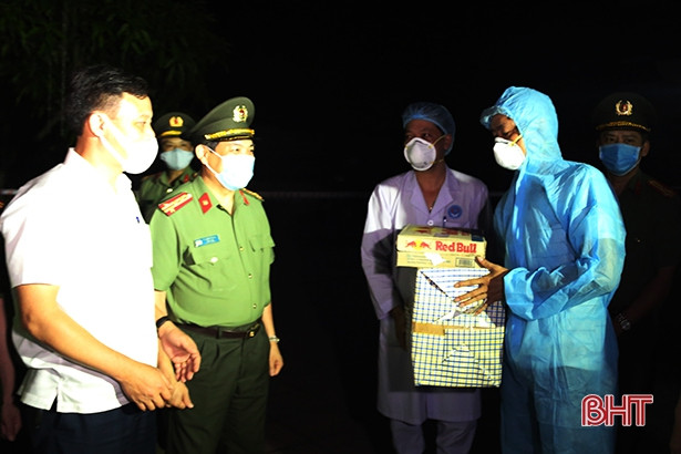 Lực lượng công an vùng dịch ở Hà Tĩnh cần thực hiện tốt nhiệm vụ “kép”