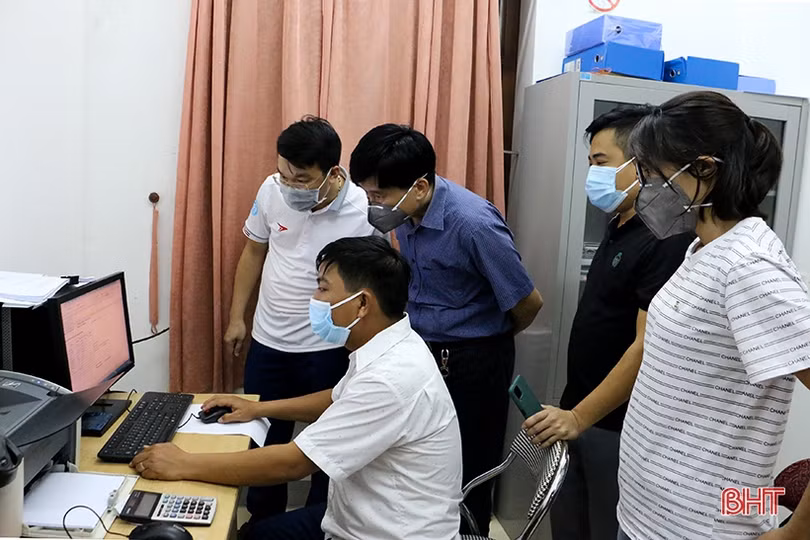 Hà Tĩnh: Trắng đêm truy vết, xét nghiệm F1, F2 của các ca dương tính