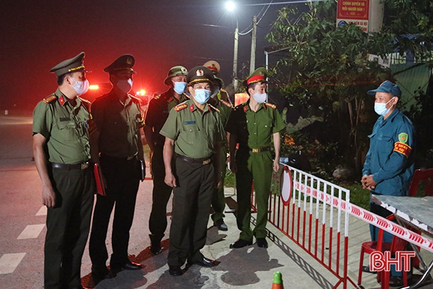 Lực lượng công an vùng dịch ở Hà Tĩnh cần thực hiện tốt nhiệm vụ “kép”