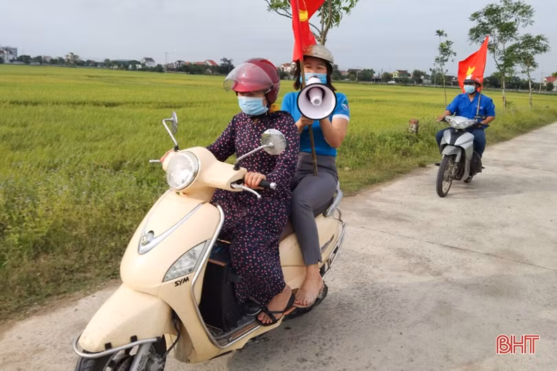 Phụ nữ Hà Tĩnh bền bỉ tuyên truyền, hỗ trợ phòng chống dịch Covid-19