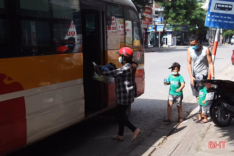 Hà Tĩnh: Siết chặt biện pháp phòng dịch Covid-19 trên xe buýt