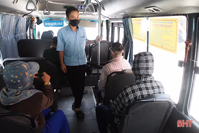 Hà Tĩnh: Siết chặt biện pháp phòng dịch Covid-19 trên xe buýt