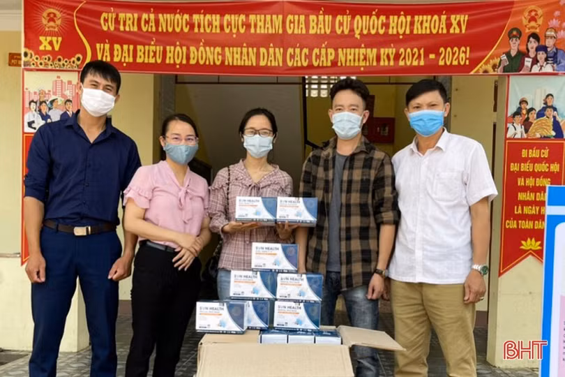 Phụ nữ Hà Tĩnh bền bỉ tuyên truyền, hỗ trợ phòng chống dịch Covid-19