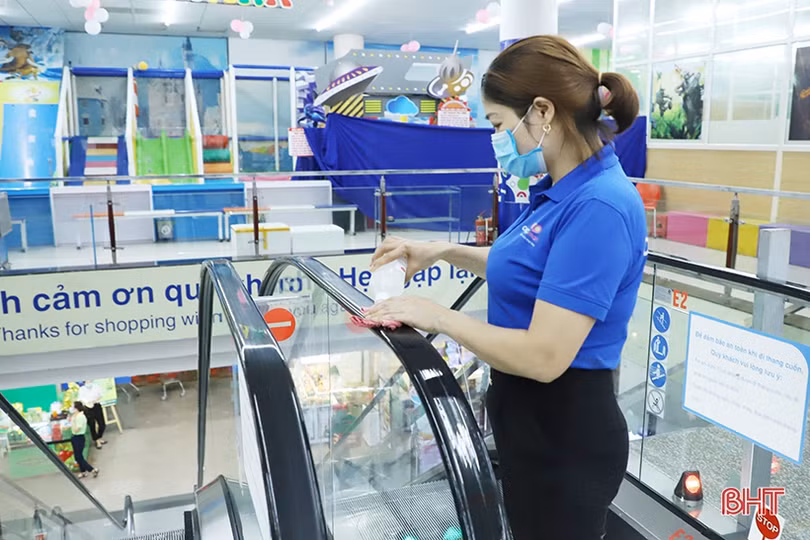 Cơ sở buôn bán, kinh doanh dịch vụ tại Hà Tĩnh phòng dịch Covid-19 ở cấp độ cao