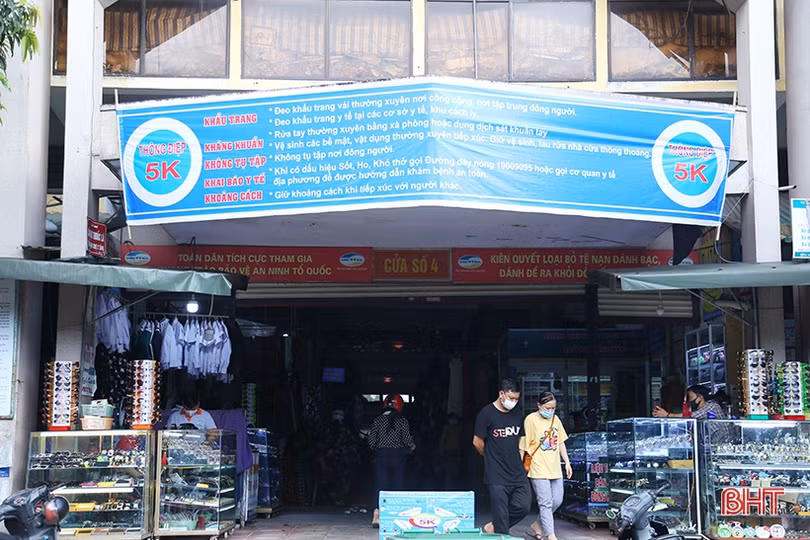 Phòng dịch Covid-19 trong kinh doanh, dịch vụ ở TP Hà Tĩnh: Nơi cảnh giác, chỗ lơ là!