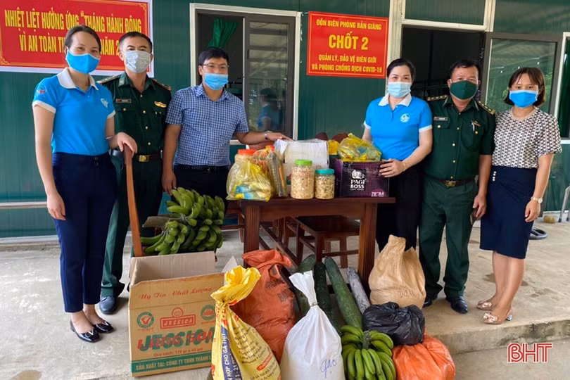 Phụ nữ Hà Tĩnh bền bỉ tuyên truyền, hỗ trợ phòng chống dịch Covid-19